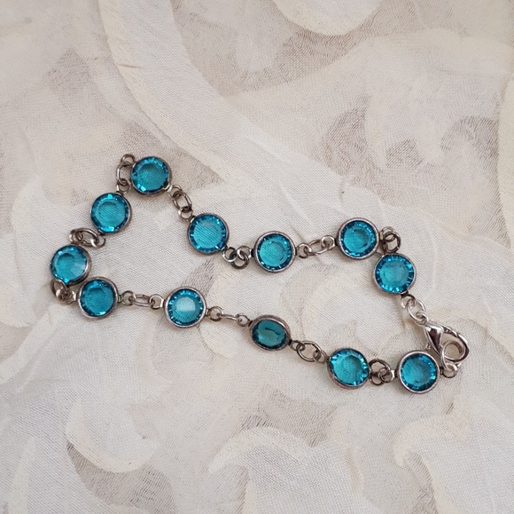 Lovely blue glass stones linked bracelet - Picture 3 of 4
